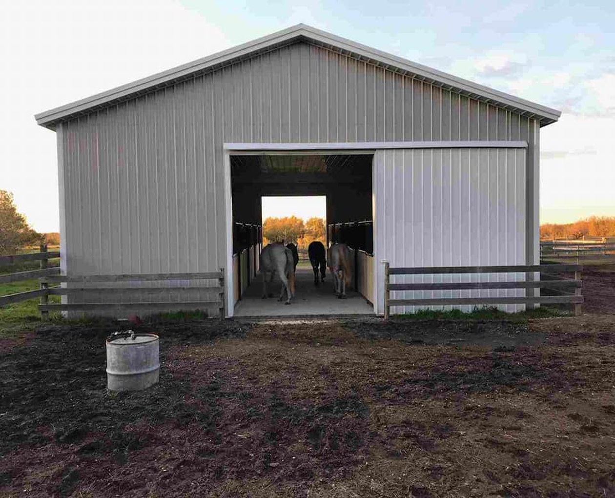 Horse Barn, Sk